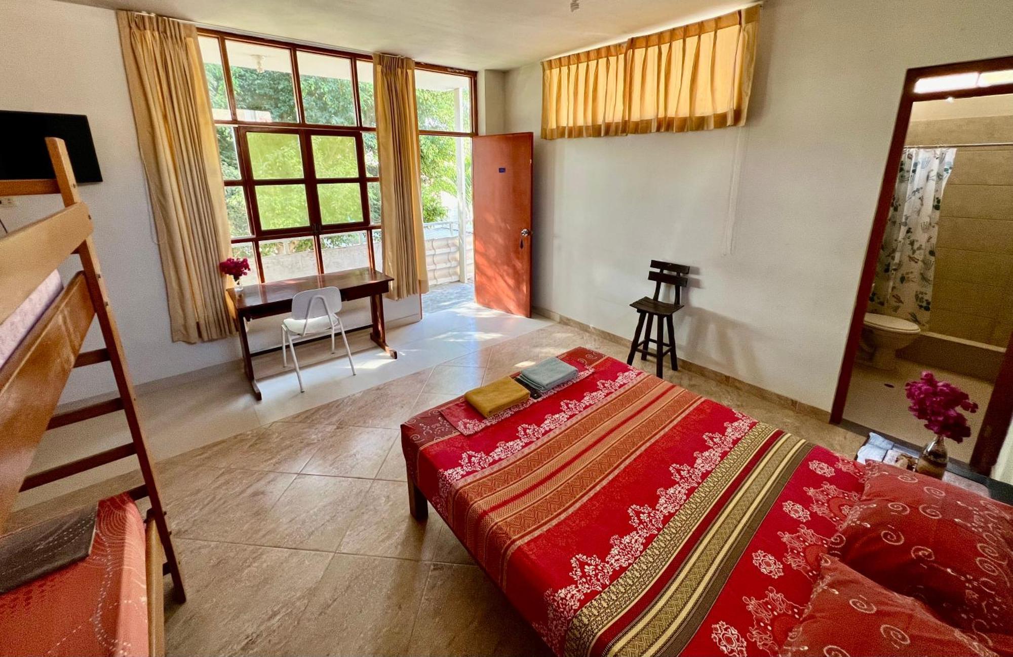 Stone House Mancora Hostel Bagian luar foto