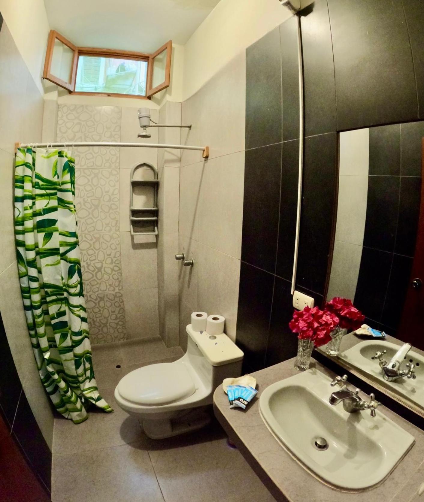 Stone House Mancora Hostel Bagian luar foto