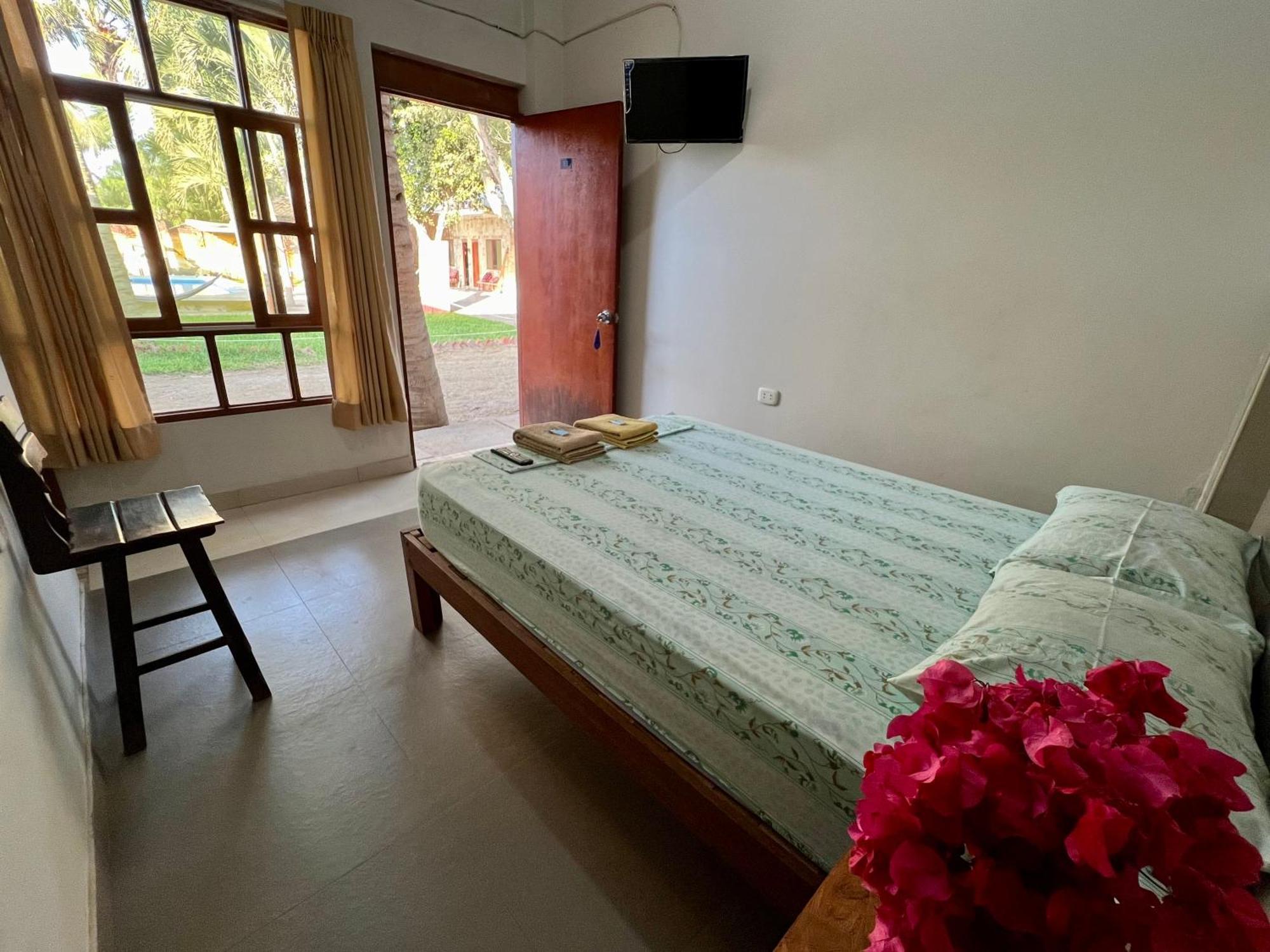 Stone House Mancora Hostel Bagian luar foto